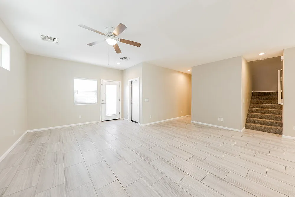 3 bed, 2.5 bath, 2079 sqft, $2,125 — Photo 4