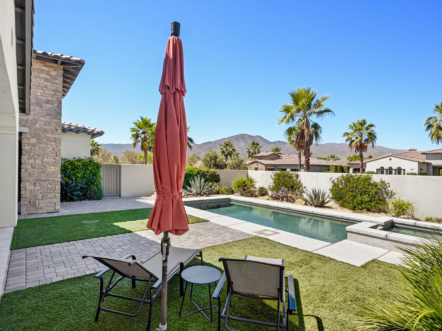 4 bed, 3180 sqft, $9,500 — Photo 3