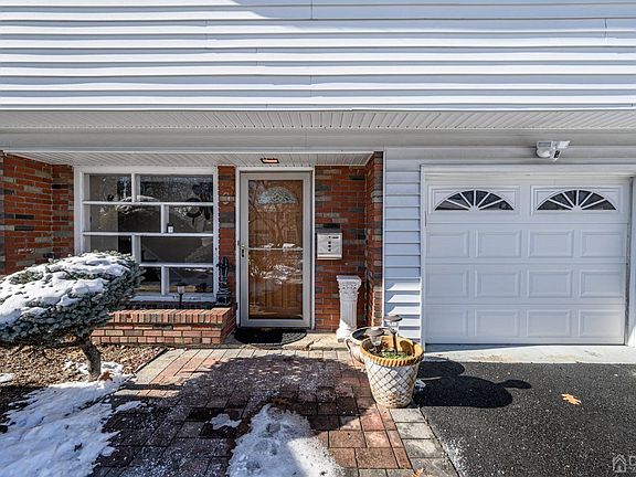 2nd image of 9 Brook Pl