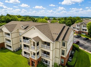 4254 NE Meadow Creek Cir APT 302, Fayetteville, AR 72703