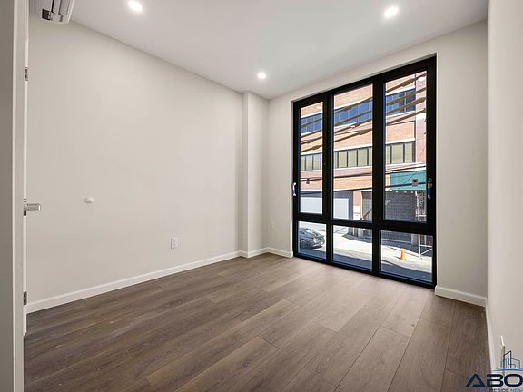 4th image of 1652 E 14th St #303