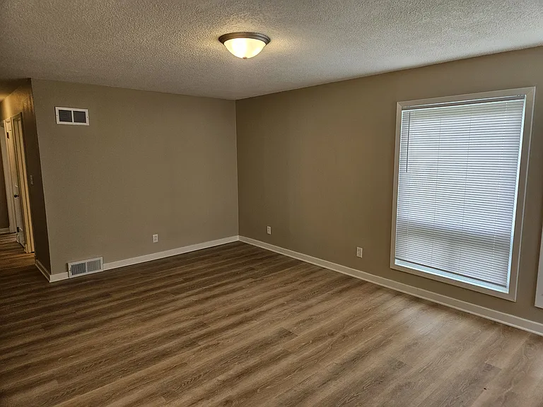 3960 NE 43rd Ct — Photo 11