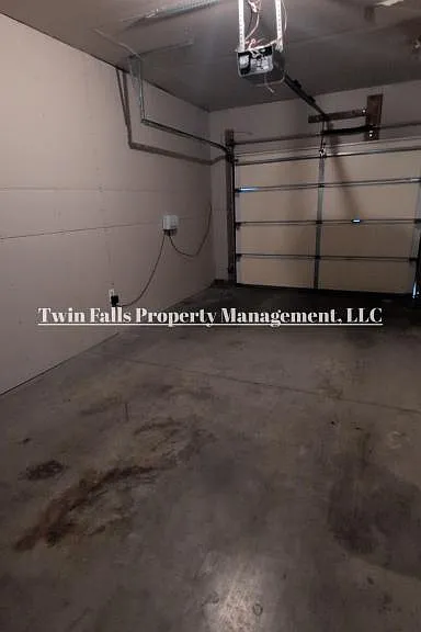 256 Crestview Dr — Photo 33