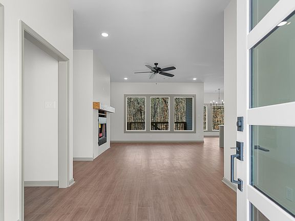 3rd image of 347 Diamondhead Dr