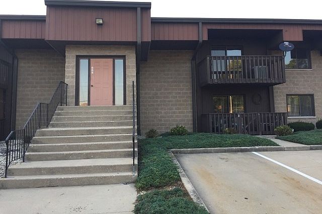 1st image of 868 N Prairie Ave APT 2B