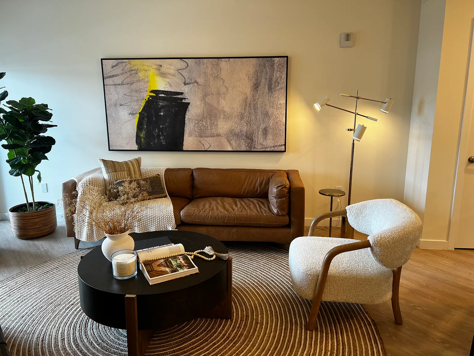 1 bed, 669 sqft, $1,990 — Photo 3