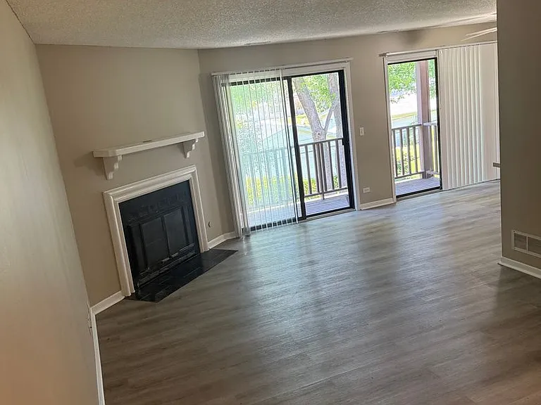 5S470 Scots Dr #D — Photo 4