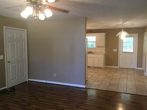 3rd image of 104 Creekwood Dr