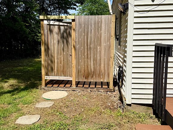 5th image of 303 Collettes Grove Rd