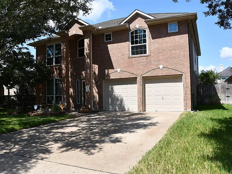 18118 Cypress Valley Ln — Photo 2