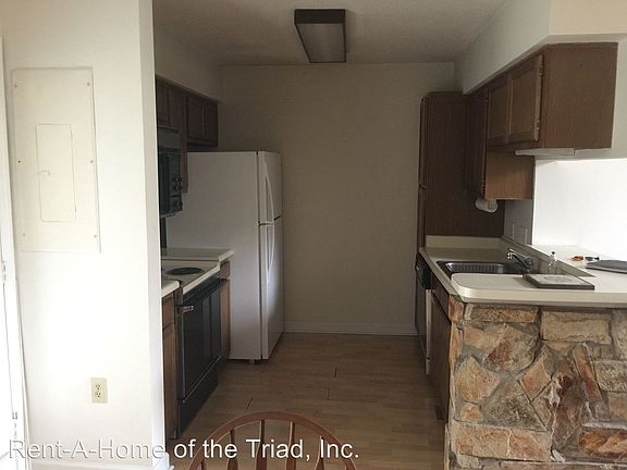 3rd image of 1109 W McGee St APT J