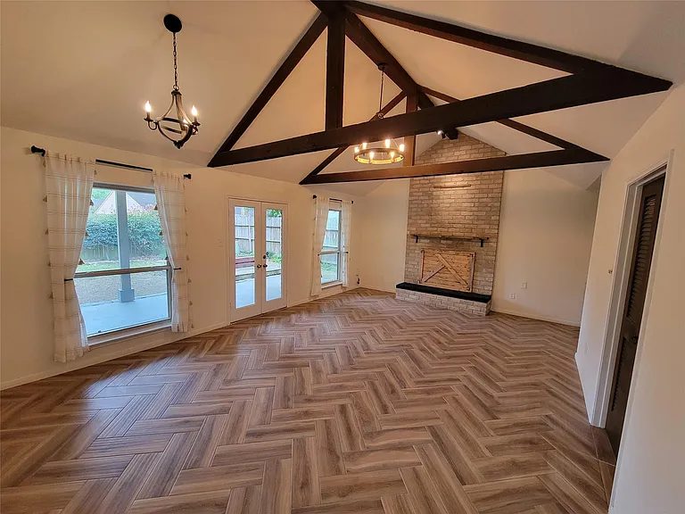 15911 Haven Hills Dr — Photo 3