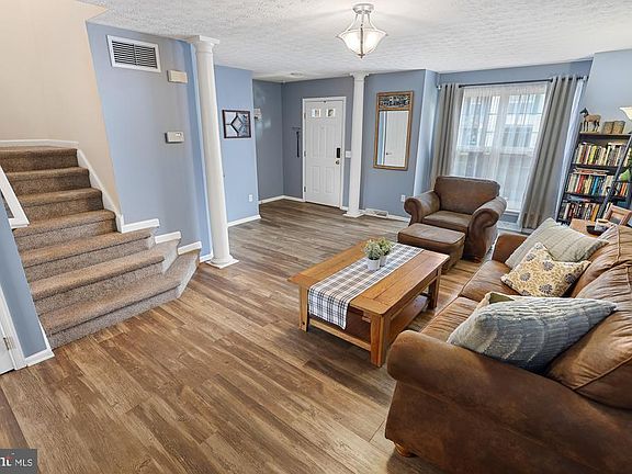 4th image of 125 Kathryn Dr #125D