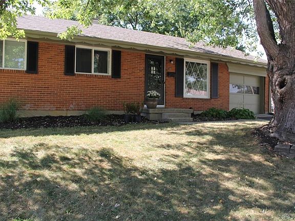 2nd image of 10 Bellaire Dr