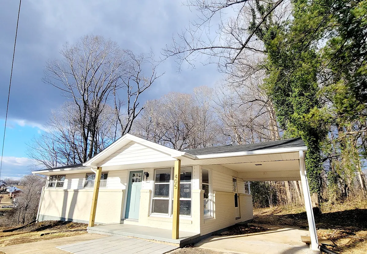 Building Photo - 405 Seminole Dr