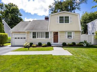 31 Carter Dr, Stamford, CT 06902