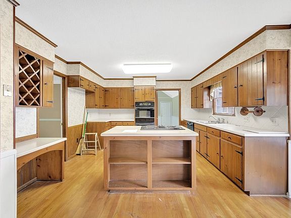 4th image of 3026 Bragg Blvd