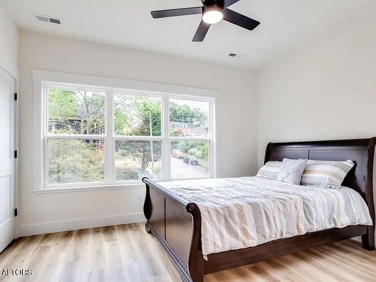 307 Woodland Ave E — Photo 18