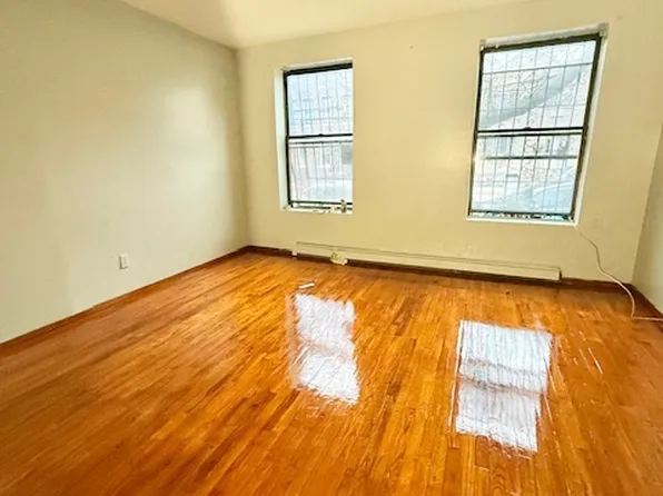 499 Bristol Street image 1 of 7