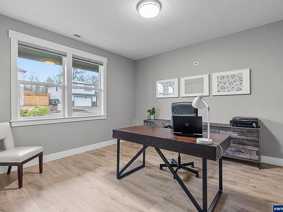 5th image of 1209 Thunderbird Ave S