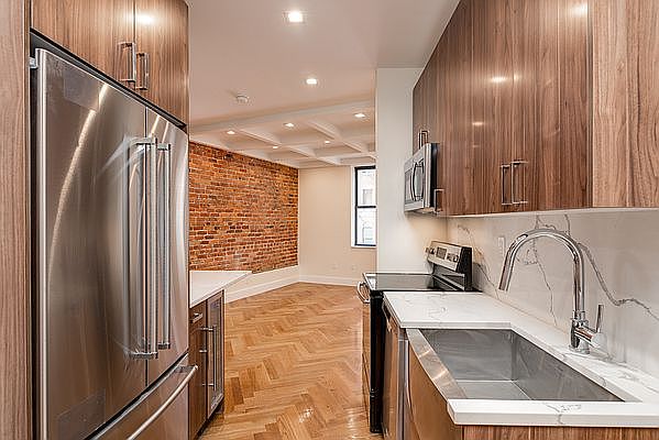 1st image of 941 Washington Ave #655