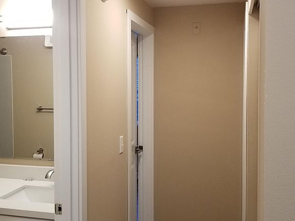 5th image of 14024 Midvale Ave N #201