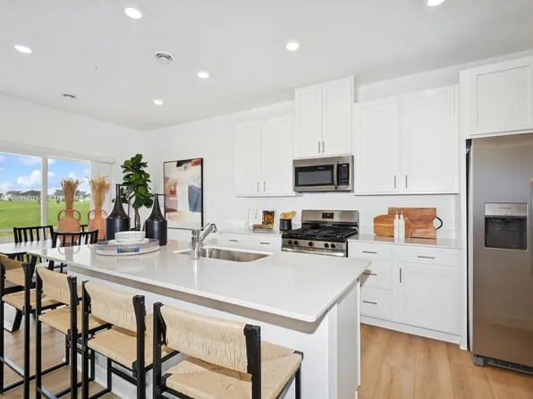 1083 Anmeadle Row, Rosemount, MN 55068