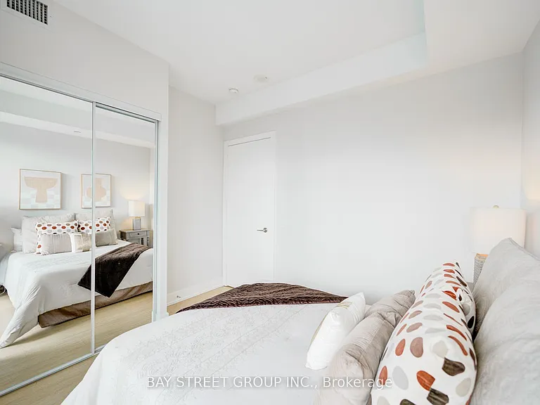 7 Grenville St #3211 — Photo 8