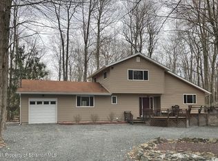 26 Lyman Ln, Gouldsboro, PA 18424