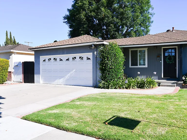 1210 E Oakmont Ave — Photo 2