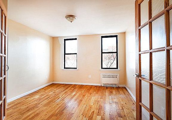 4th image of 169 Stanhope St APT 3R