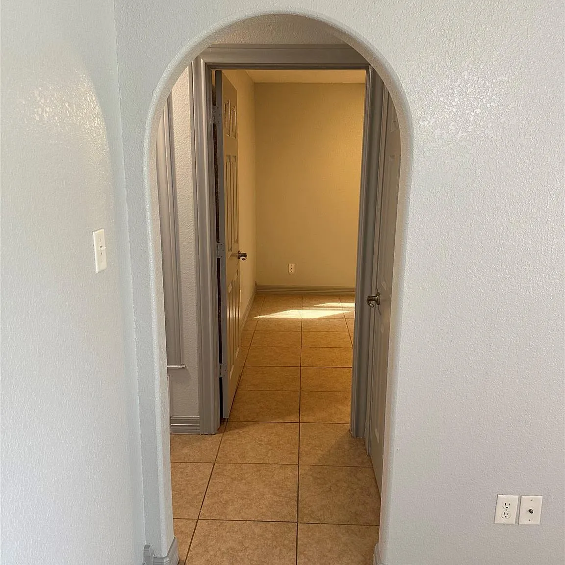 2 bed, 1.0 bath, 1722 sqft, $1,400 — Photo 4