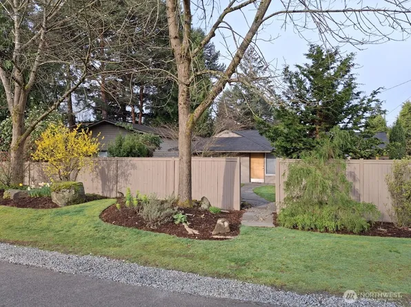 12001 Ashworth Avenue N, Seattle, WA 98133