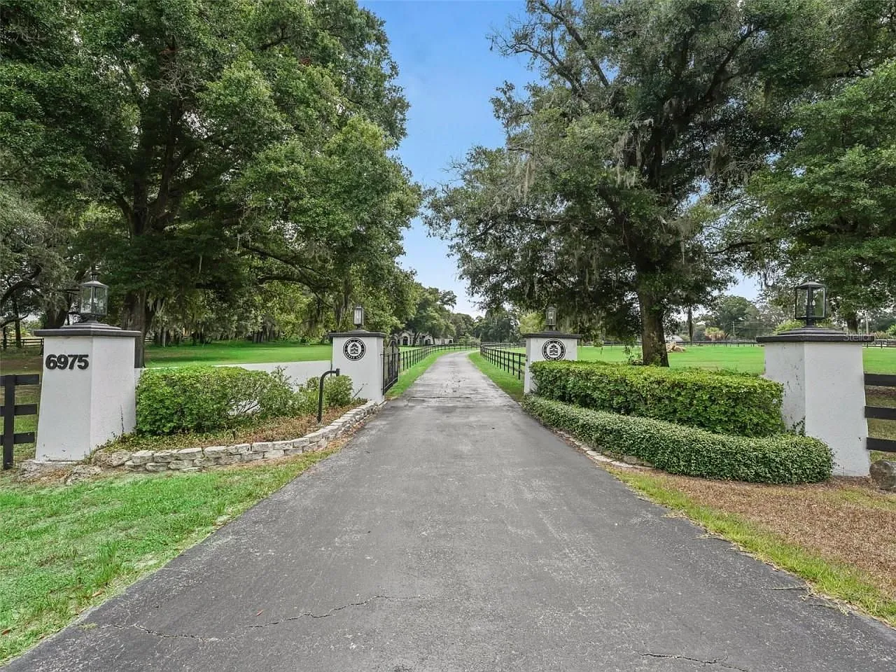 4 bed, 3.5 bath, 3200 sqft, $13,500 — Photo 3