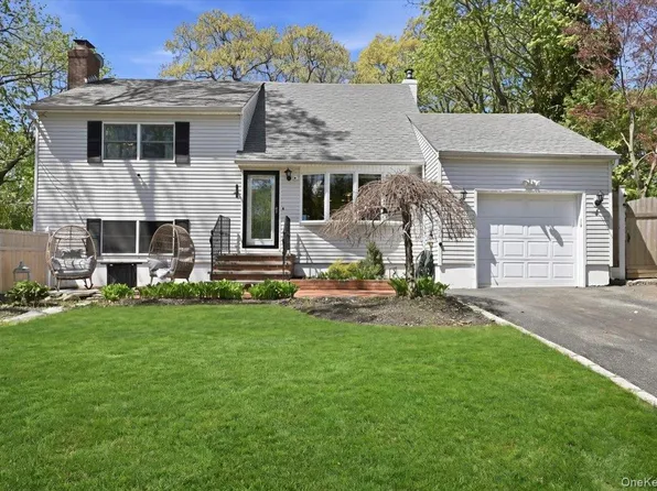 3 Layne Way, Northport, NY 11768