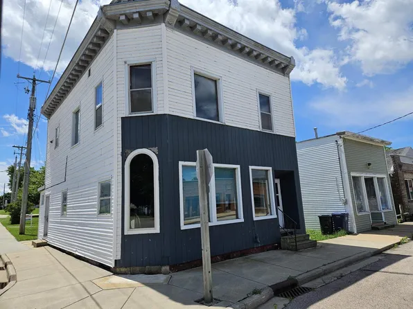102 West Winnebago Street, Friesland, WI 53935