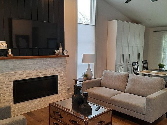 2nd image of 540 W Sycamore Cir