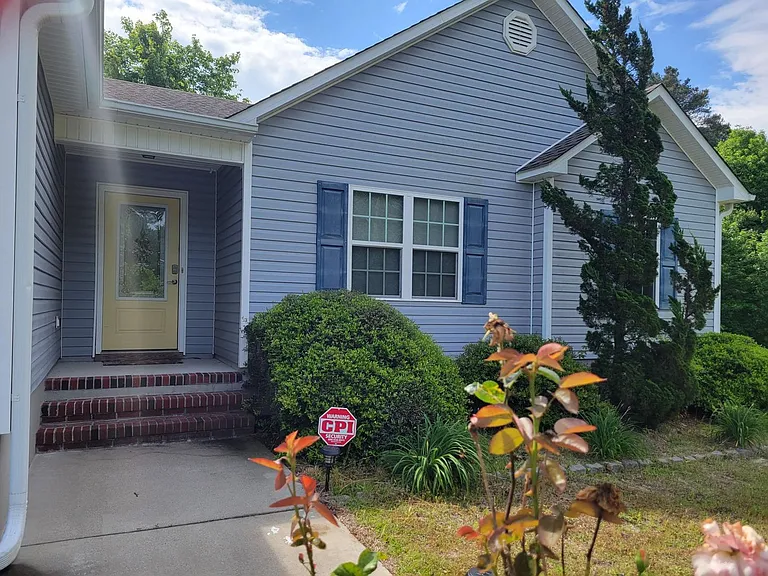 115 Blue Bird Ln — Photo 2
