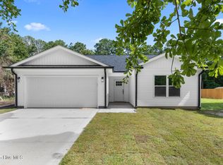 313 Pinewood Dr, Jacksonville, NC 28546