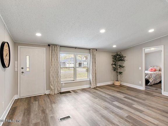 3rd image of 3032 SNELL Street