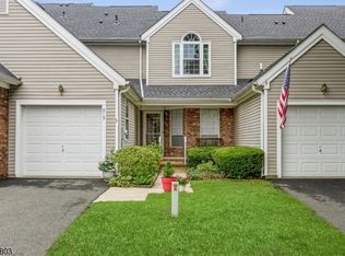 213 Goldenrod Ct, Whitehouse Station, NJ 08889