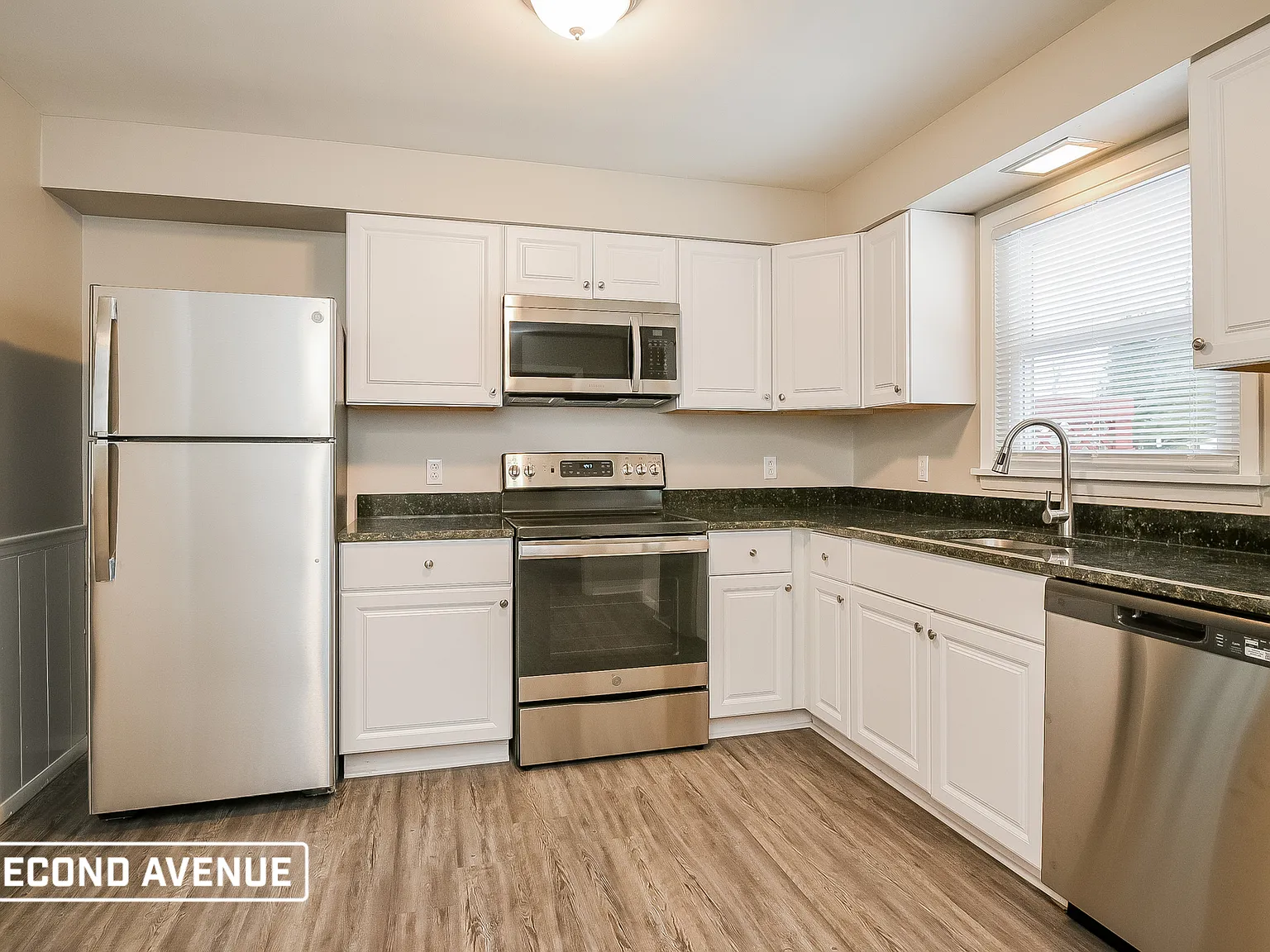 4 bed, 3.0 bath, 2106 sqft, $1,995 — Photo 2