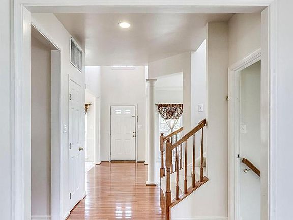 2nd image of 1900 Idlewild Blvd