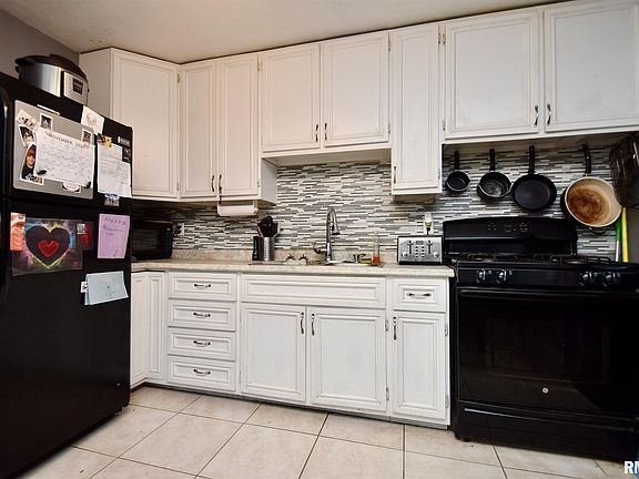 3rd image of 6225 N Upland Ter #624