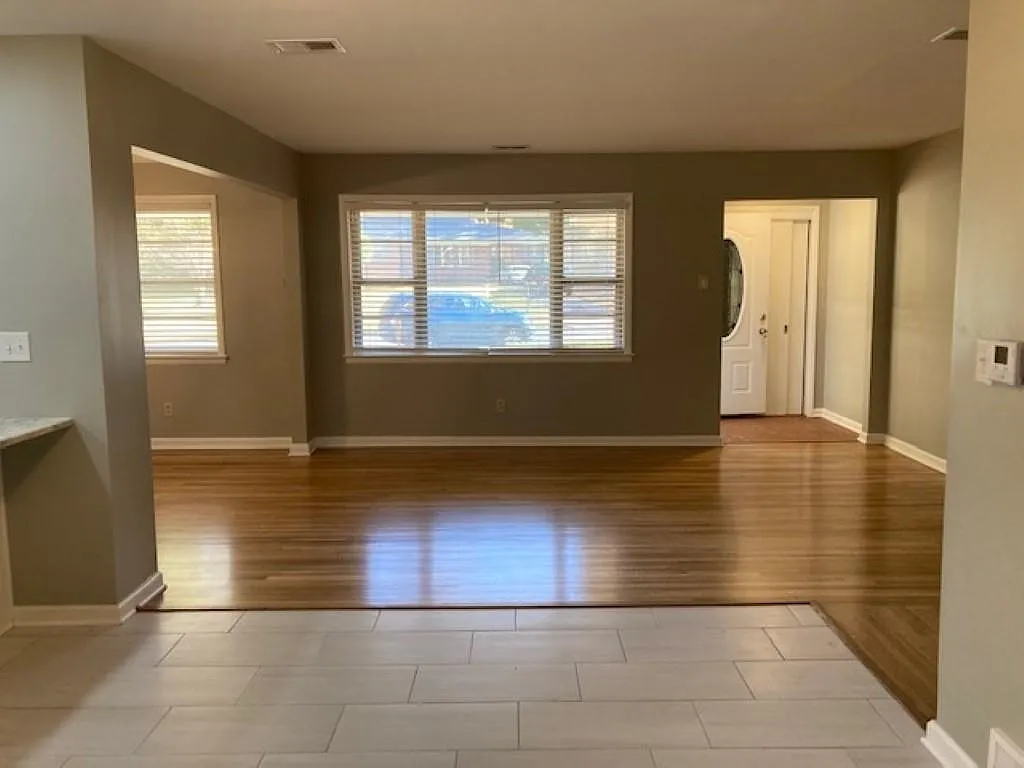 4 bed, 3.0 bath, 1848 sqft, $2,295 — Photo 3