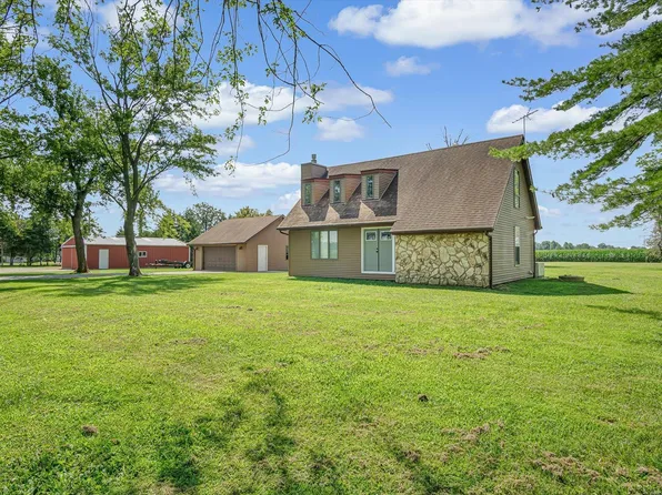 10024 Karch Rd, Mascoutah, IL 62258