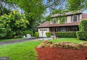 4 bed, 3.5 bath, 1884 sqft, $3,400 — Photo 1