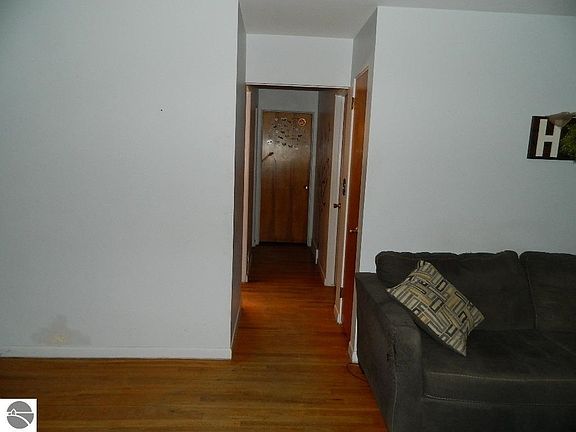 4th image of 3046 S Concourse Dr