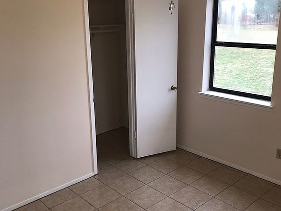 3rd image of 103 Windsong Ln