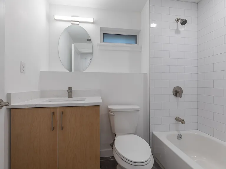 2837 Washington St #4 — Photo 2